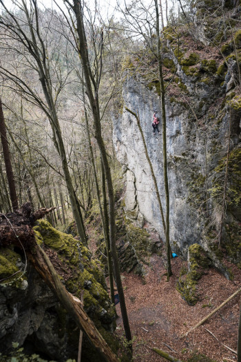 freezing early spring session at Morgenleite Nebenmassiv, Frankenjura