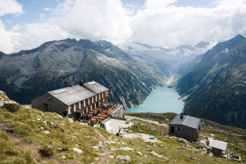 hiking from Schlegeisspeicher to Olpererhütte and famous swing bridge